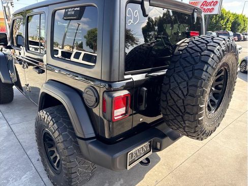 Used 2018 Jeep Wrangler Unlimited Sport S AWD/4WD image 12