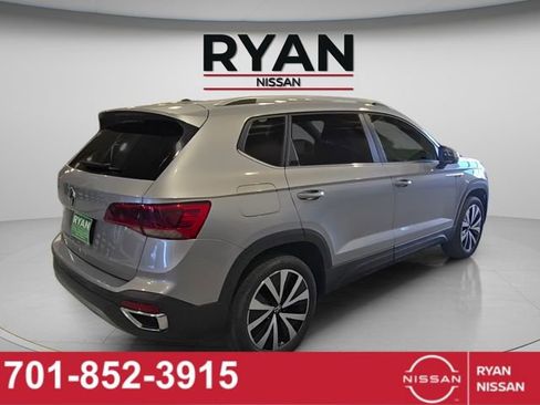 Used 2024 Volkswagen Taos SE image 5