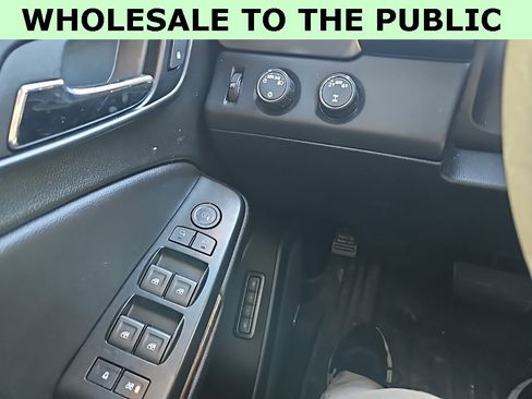 Used 2020 Chevrolet Suburban LT image 23