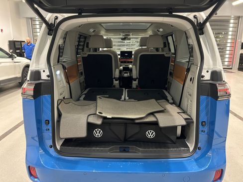 Used 2025 Volkswagen ID. Buzz 1st Edition image 11