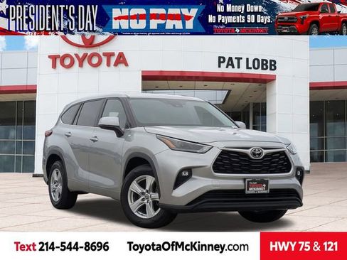 Used 2023 Toyota Highlander LE image 1