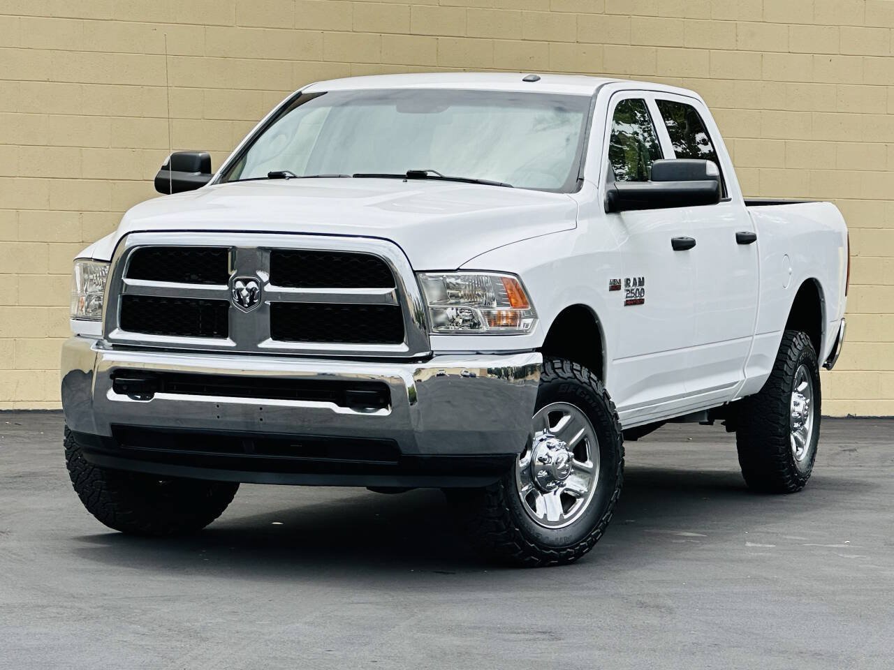 Used 2018 RAM 2500 Tradesman w/ Chrome Appearance Group AWD/4WD image 3