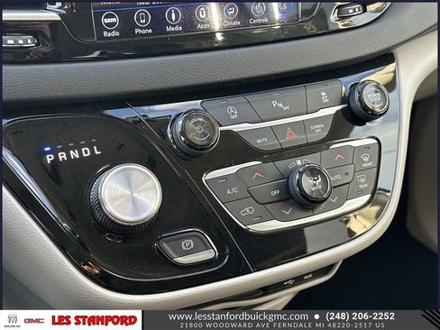 Used 2018 Chrysler Pacifica Touring-L image 33