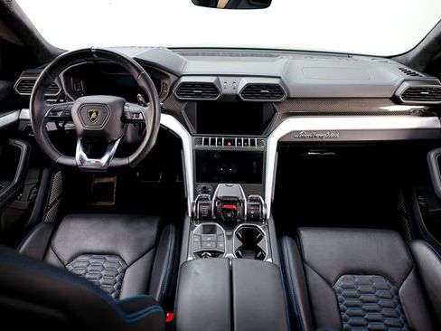 Used 2019 Lamborghini Urus image 17