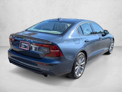 Used 2020 Volvo S60 T5 Momentum image 5