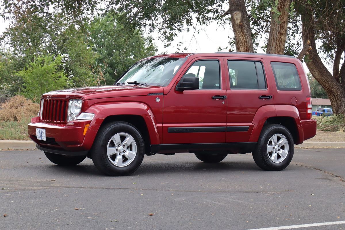 Used 2012 Jeep Liberty Sport w/ Driver Convenience Group AWD/4WD image 13