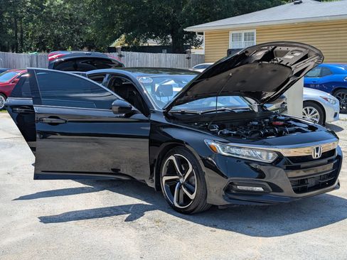 Used 2018 Honda Accord Sport image 10