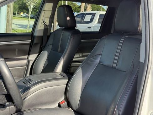 Used 2019 Toyota Highlander SE AWD/4WD image 15