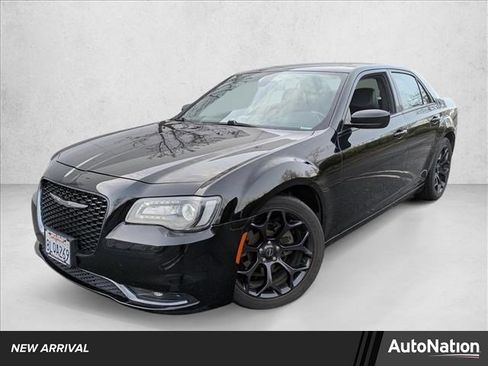 Used 2019 Chrysler 300 S image 1