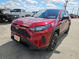 Used 2022 Toyota RAV4 LE FWD video 1