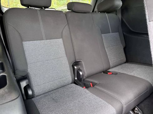 Used 2025 GMC Acadia Elevation image 12