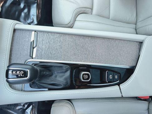 Certified 2022 Volvo XC90 T6 Inscription w/ Climate Package image 23