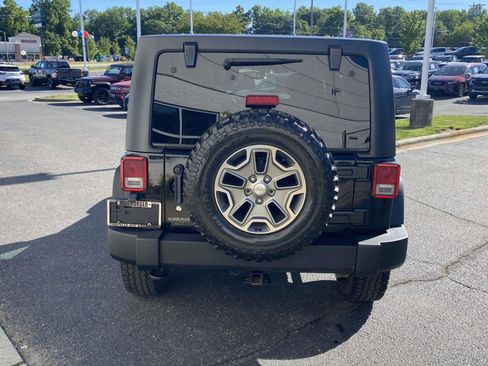 Used 2017 Jeep Wrangler Unlimited Rubicon w/ Connectivity Group AWD/4WD image 6