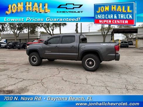 Used 2017 Toyota Tacoma TRD Off-Road w/ Premium & Technology Package image 6