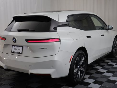 New 2026 BMW iX xDrive45 w/ Climate Comfort Package image 19