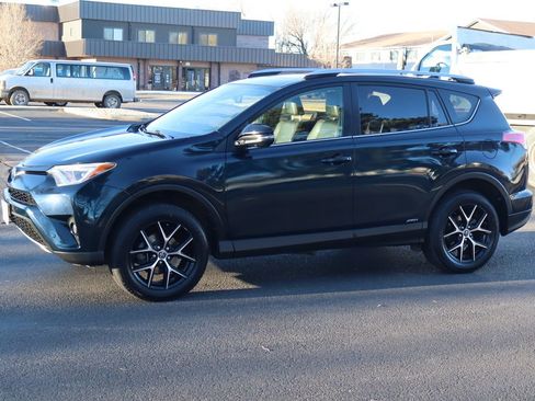 Used 2018 Toyota RAV4 SE w/ Advanced Technology Package image 10