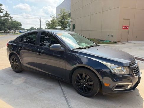 Used 2015 Chevrolet Cruze LS FWD image 4