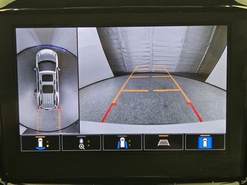 Used 2024 Chevrolet Traverse RS FWD image 18