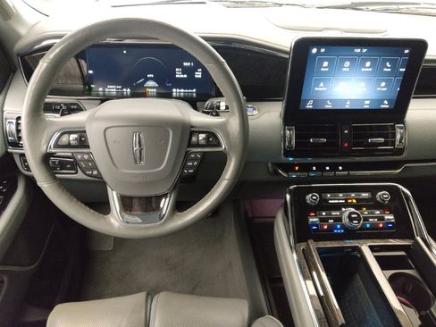 Used 2018 Lincoln Navigator L Reserve w/ Technology Package image 22