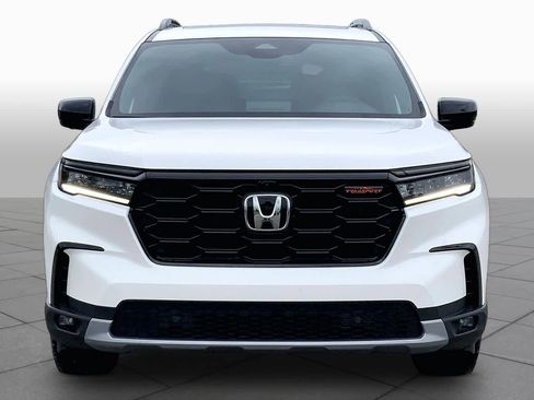 Used 2025 Honda Pilot TrailSport image 4