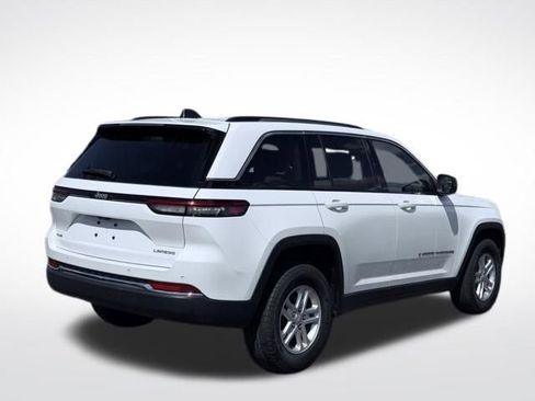 Used 2023 Jeep Grand Cherokee Laredo w/ Luxury Tech Group I AWD/4WD image 6