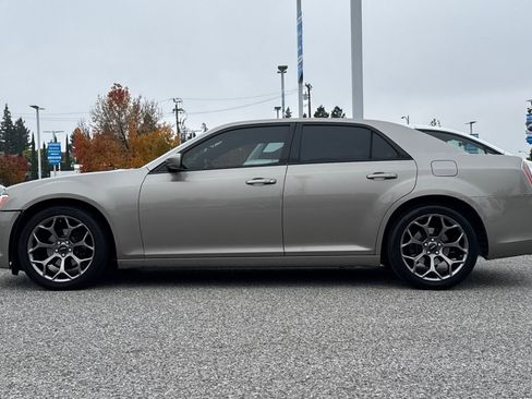 Used 2014 Chrysler 300 image 2
