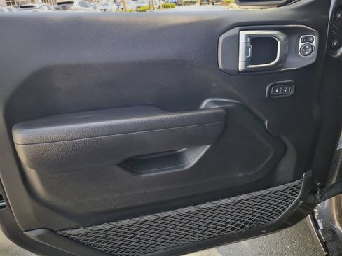 Used 2022 Jeep Wrangler Unlimited Sport AWD/4WD image 15