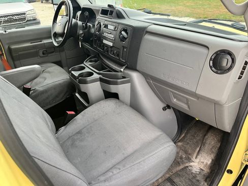 Used 2019 Ford E-450 and Econoline 450 Super Duty w/ Power Windows & Locks Group image 9