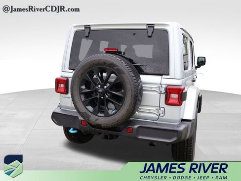Used 2023 Jeep Wrangler Unlimited Sahara w/ Cold Weather Group AWD/4WD image 13