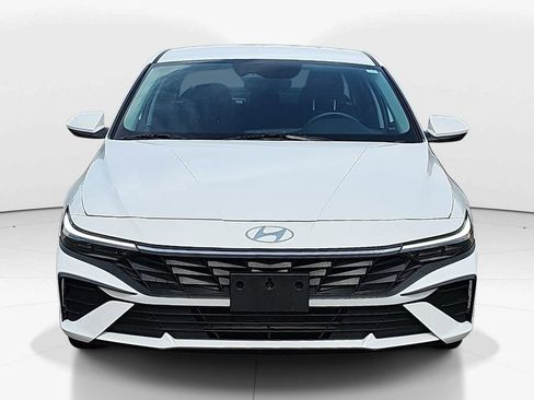 Used 2024 Hyundai Elantra SEL FWD image 12