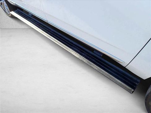 Used 2022 GMC Yukon XL Denali w/ Denali Premium Package image 12