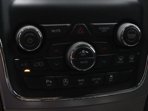 Used 2020 Jeep Grand Cherokee Laredo AWD/4WD image 29
