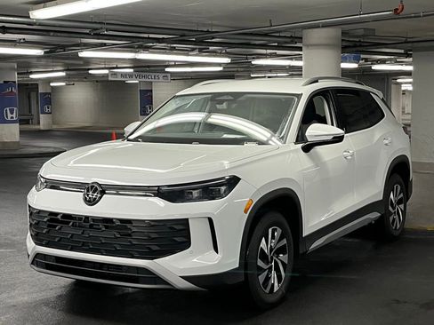 New 2025 Volkswagen Tiguan S image 3