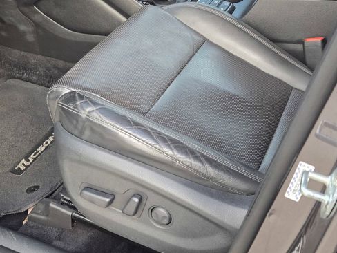 Used 2021 Hyundai Tucson Limited image 33