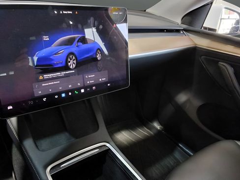 Used 2023 Tesla Model Y Performance AWD/4WD image 19