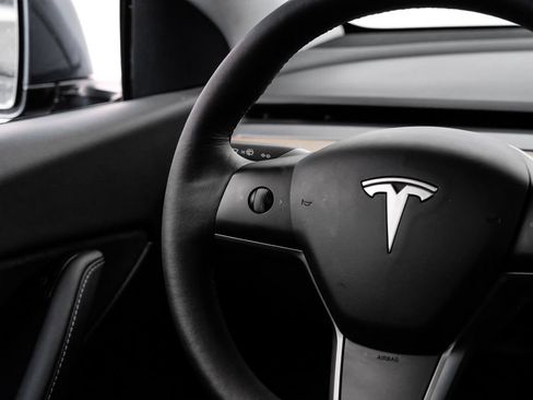 Used 2022 Tesla Model Y Long Range AWD/4WD image 17