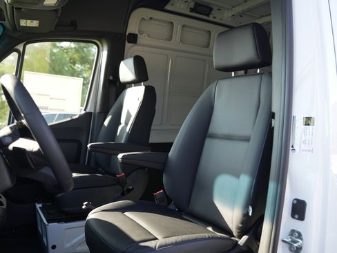 New 2025 Mercedes-Benz Sprinter 2500 image 36