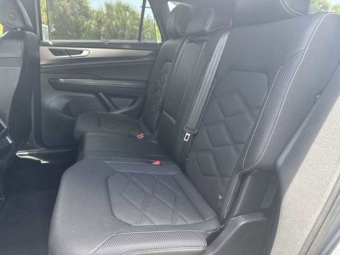 Certified 2024 Volkswagen Atlas Cross Sport SE FWD image 18