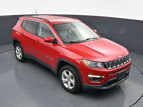 Used 2020 Jeep Compass Latitude w/ Cold Weather Group AWD/4WD image 23