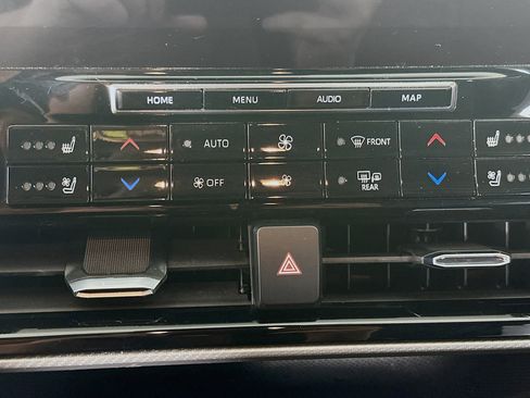 Used 2021 Toyota Highlander Platinum AWD/4WD image 24