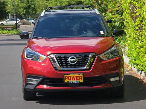 Used 2020 Nissan Kicks SR w/ SR Premium Package FWD image 8