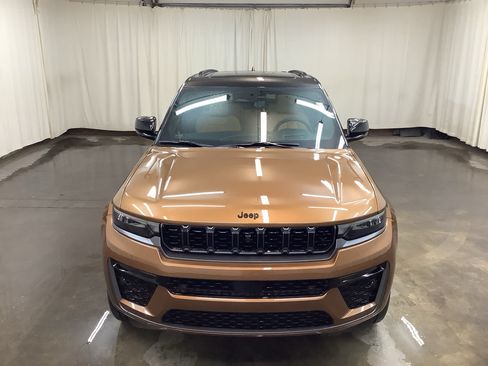 New 2026 Jeep Grand Cherokee Summit w/ Obsidian Package AWD/4WD image 3