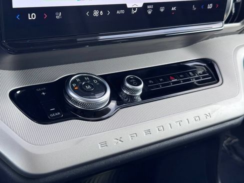 Used 2025 Ford Expedition Active RWD image 15