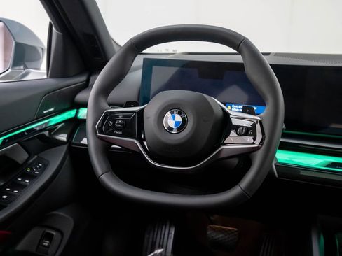 Used 2025 BMW 540i xDrive w/ Premium Package image 11