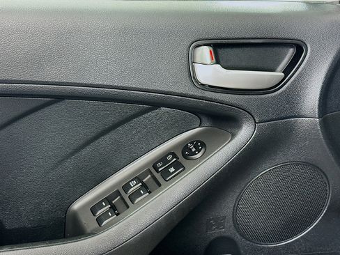 Used 2018 Kia Forte LX FWD image 15