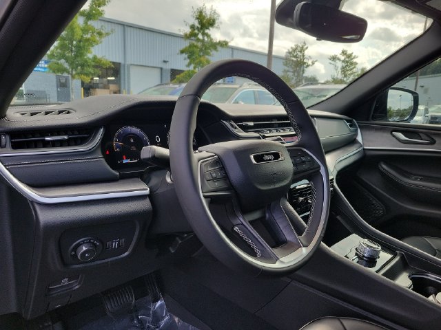 Certified 2024 Jeep Grand Cherokee Limited w/ Black Appearance Package AWD/4WD image 21