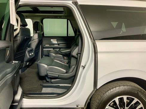 Used 2025 Ford Expedition Max Platinum AWD/4WD image 34
