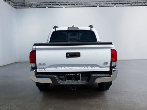 Used 2019 Toyota Tacoma SR5 AWD/4WD image 4
