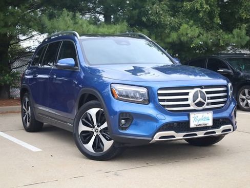 Used 2025 Mercedes-Benz GLB 250 4MATIC w/ Exclusive Package image 2