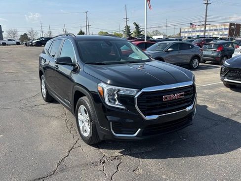 Certified 2024 GMC Terrain SLE w/ Driver Convenience Package AWD/4WD image 3
